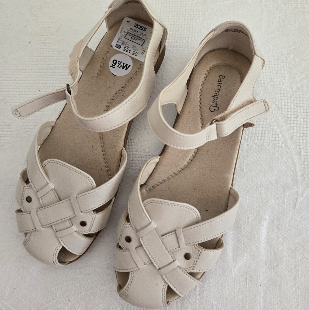 BareTraps Women's Tan Sandals